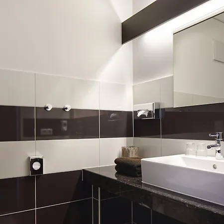 诺蒂卡弗利森霍夫酒店 比苏姆